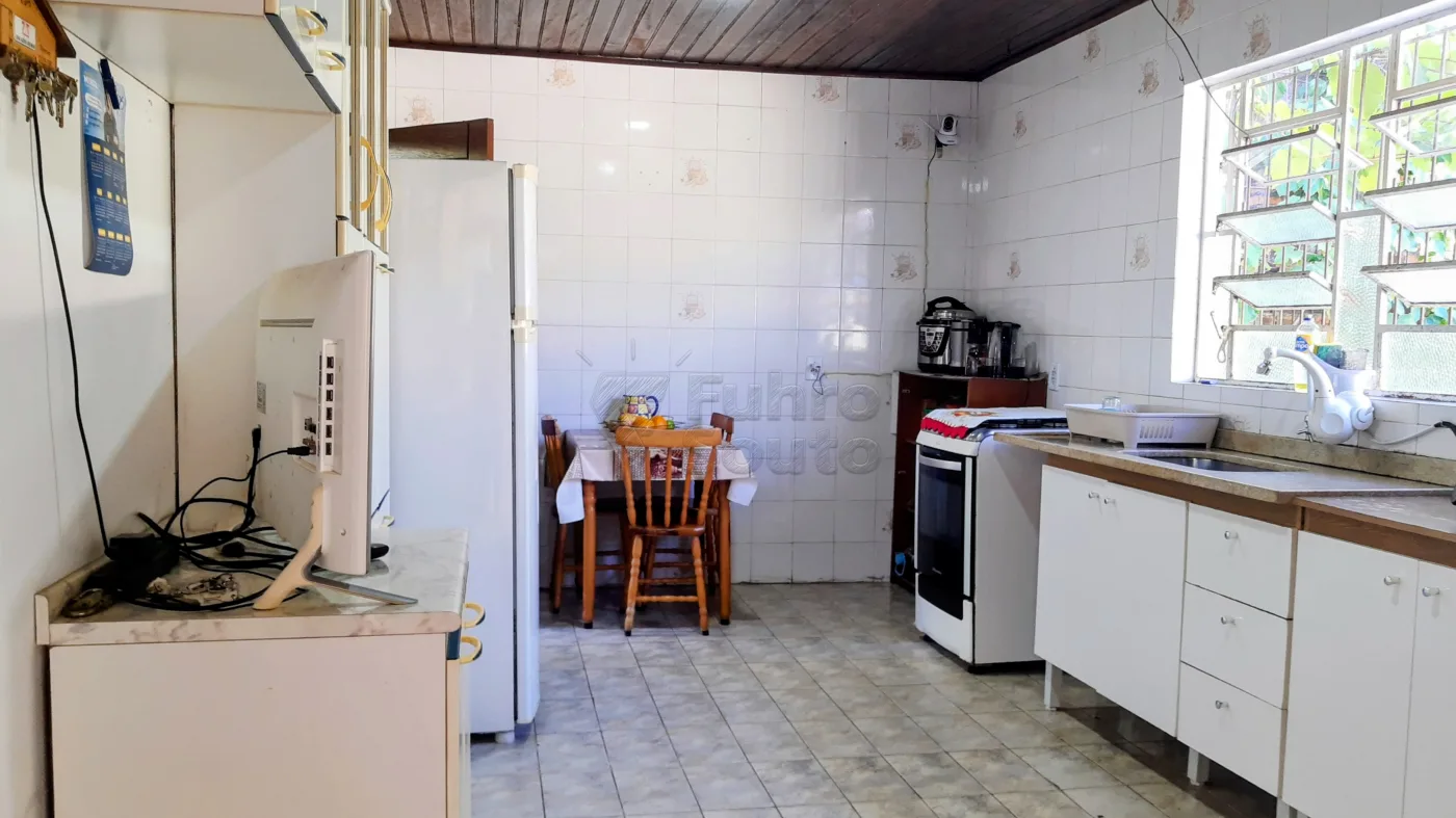 Comprar Casa / Padr&atilde;o em Pelotas R$ 650.000,00 - Foto 5