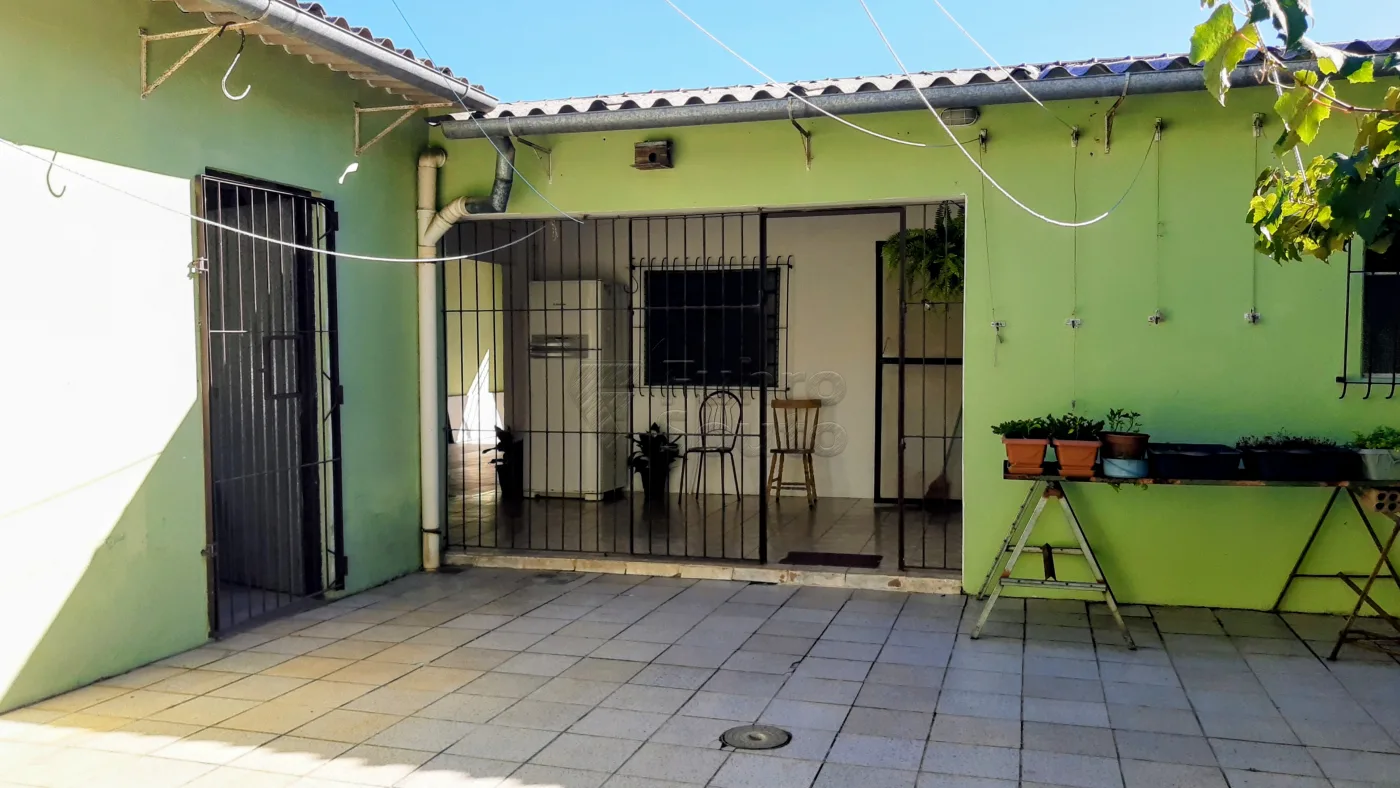 Comprar Casa / Padr&atilde;o em Pelotas R$ 650.000,00 - Foto 15