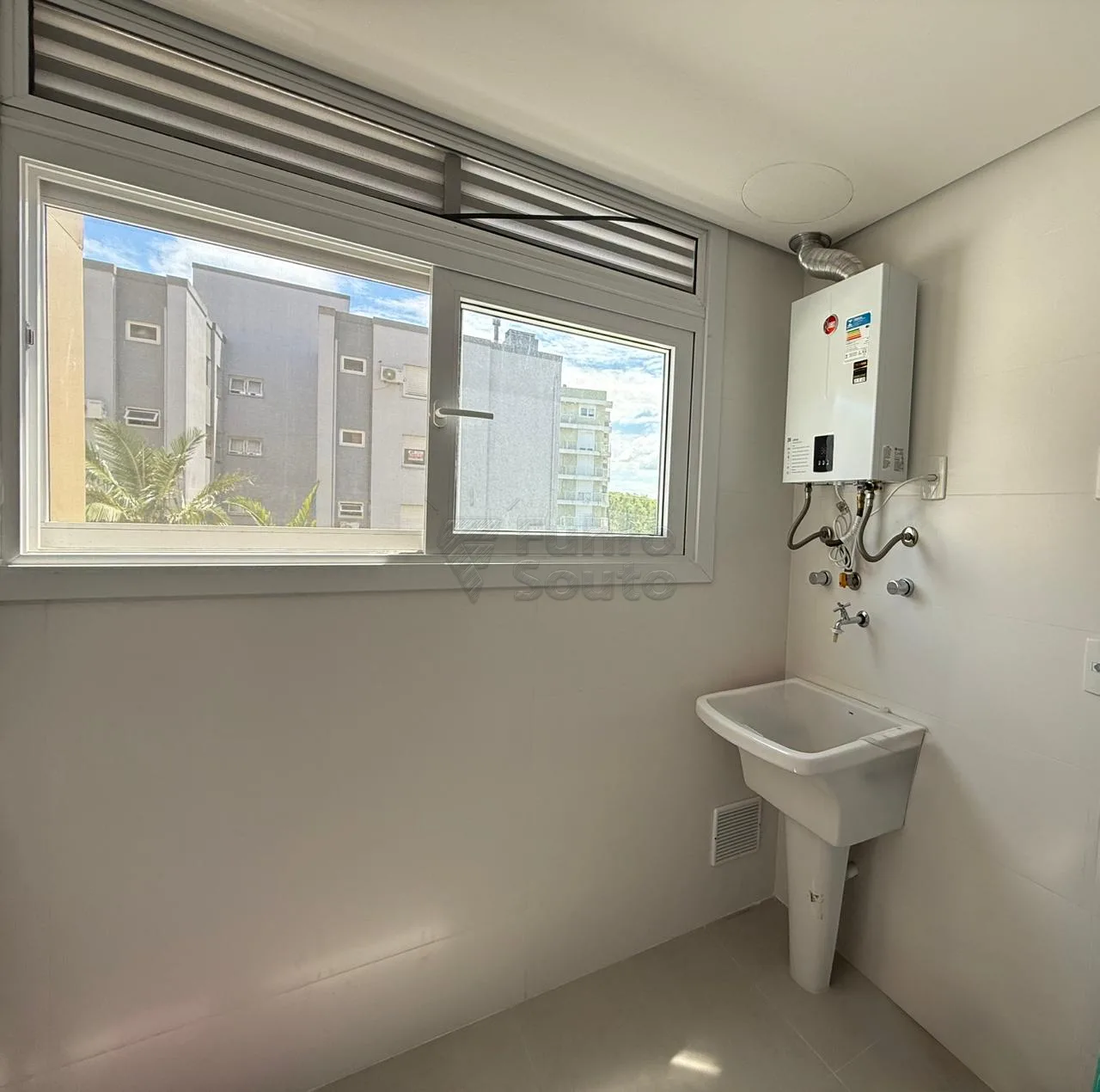 Comprar Apartamento / Padr&atilde;o em Pelotas R$ 485.000,00 - Foto 11