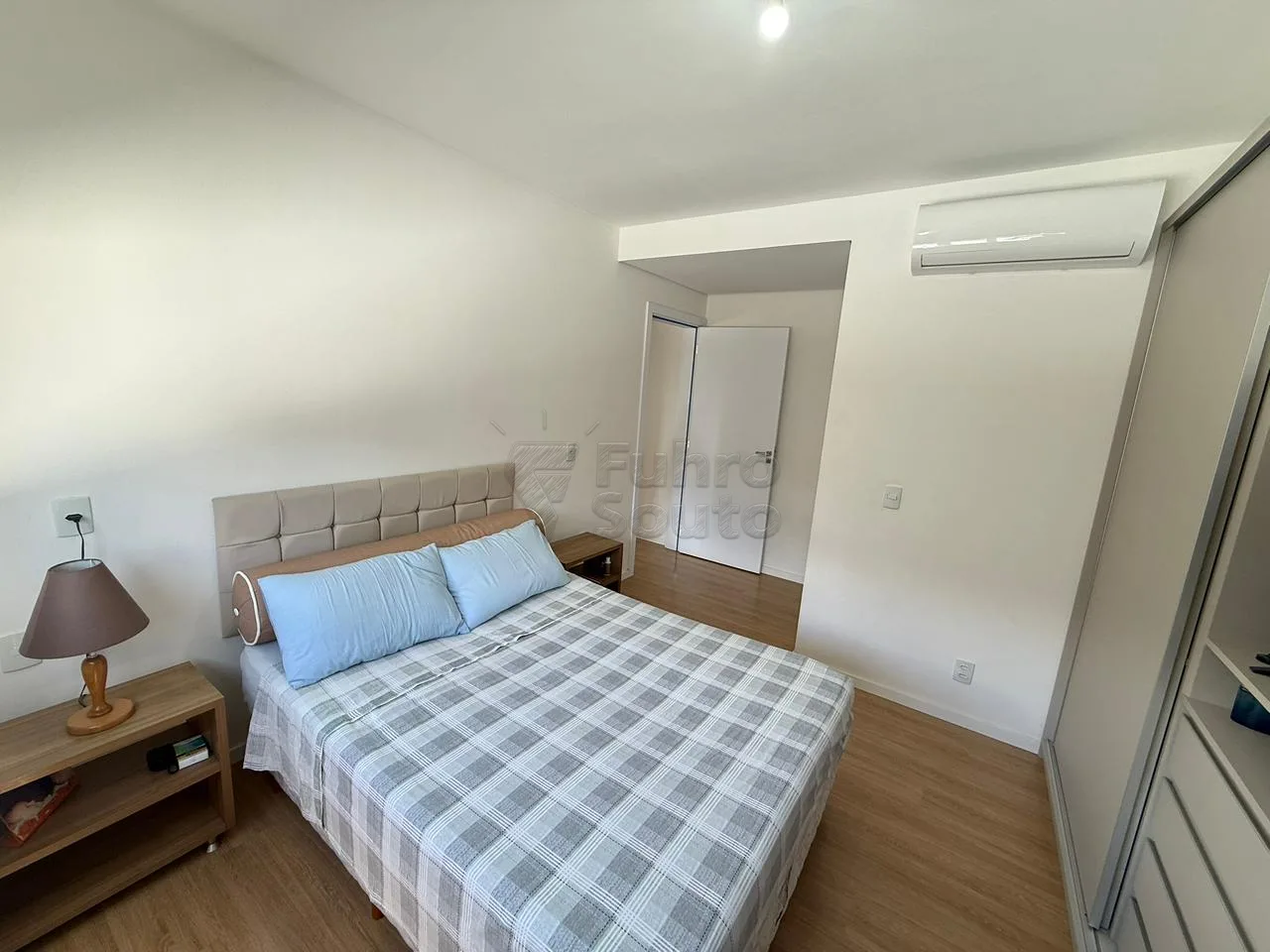 Comprar Apartamento / Padr&atilde;o em Pelotas R$ 485.000,00 - Foto 5