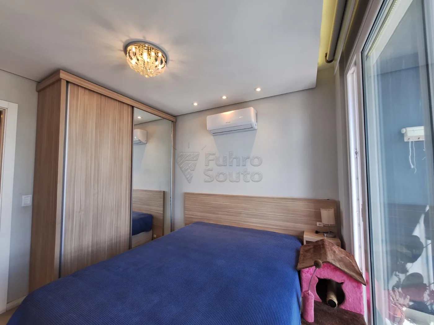 Comprar Apartamento / Padr&atilde;o em Pelotas R$ 380.000,00 - Foto 4