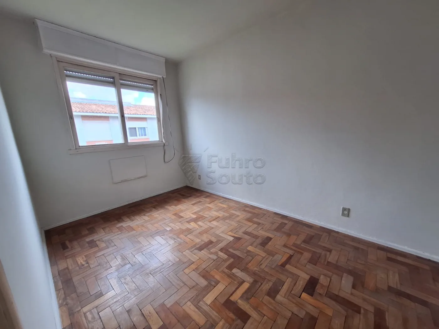Comprar Apartamento / Padr&atilde;o em Pelotas R$ 170.000,00 - Foto 4