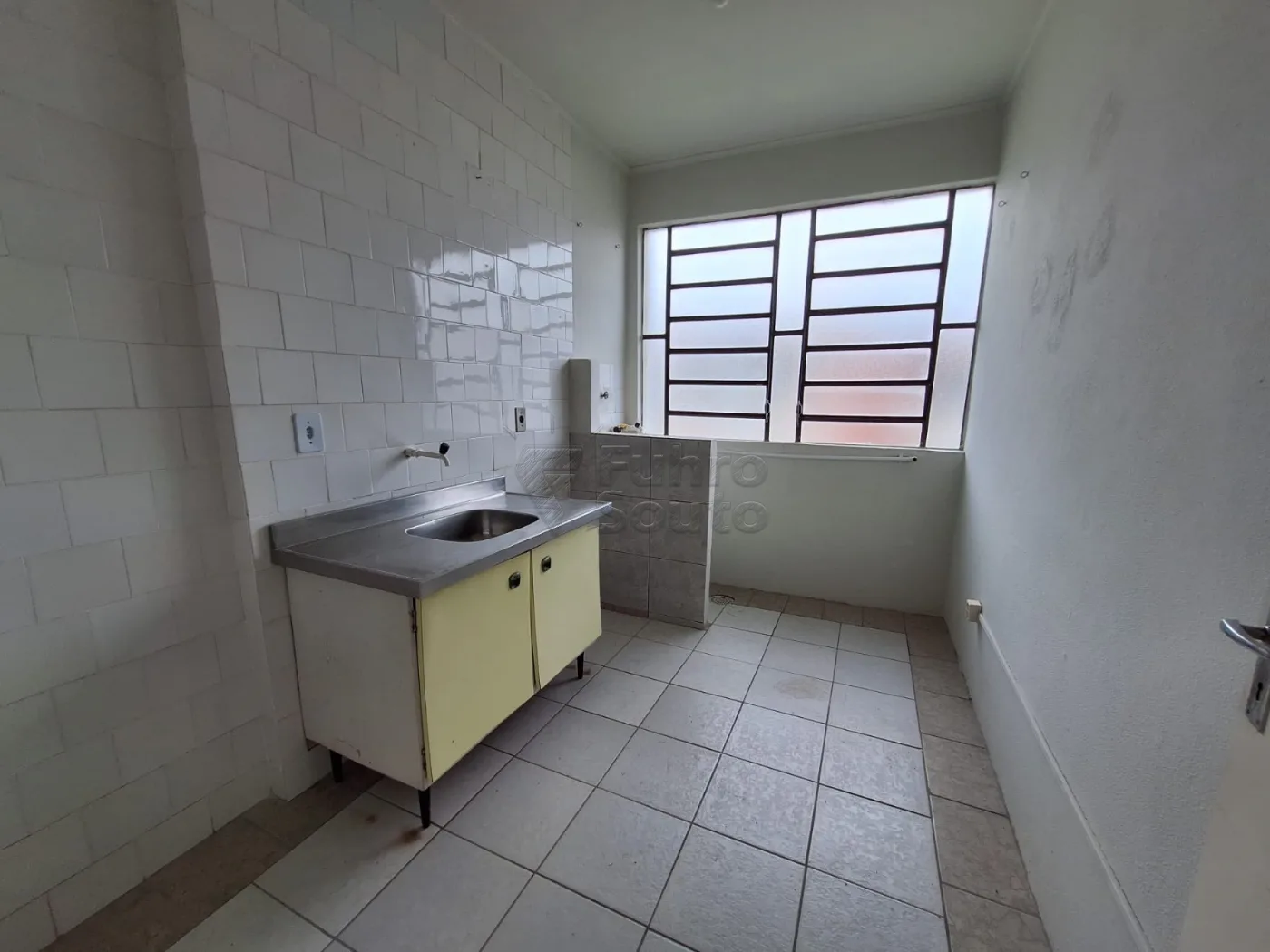 Comprar Apartamento / Padr&atilde;o em Pelotas R$ 170.000,00 - Foto 6