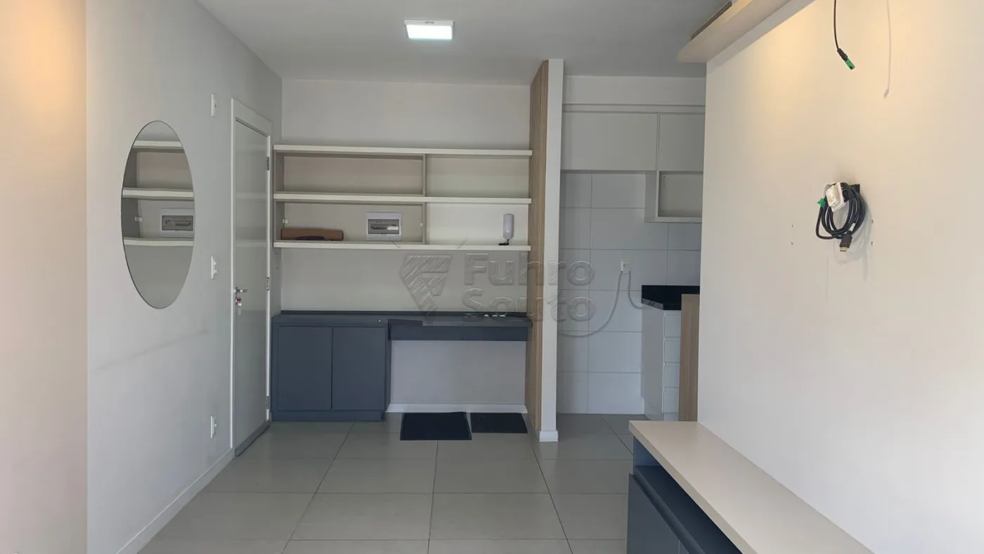 Comprar Apartamento / Padr&atilde;o em Pelotas R$ 330.000,00 - Foto 2
