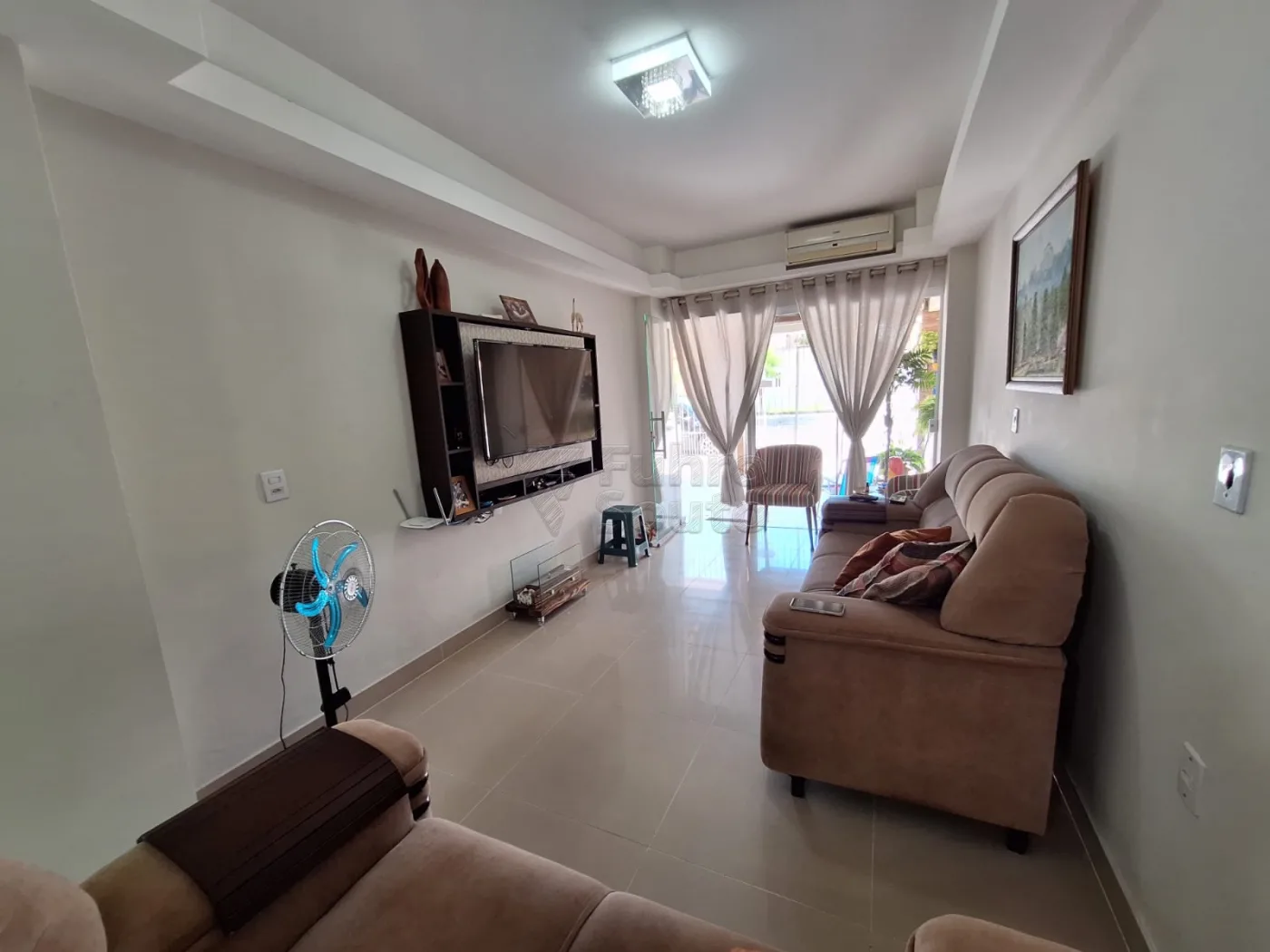 Comprar Casa / Padr&atilde;o em Pelotas R$ 540.000,00 - Foto 2