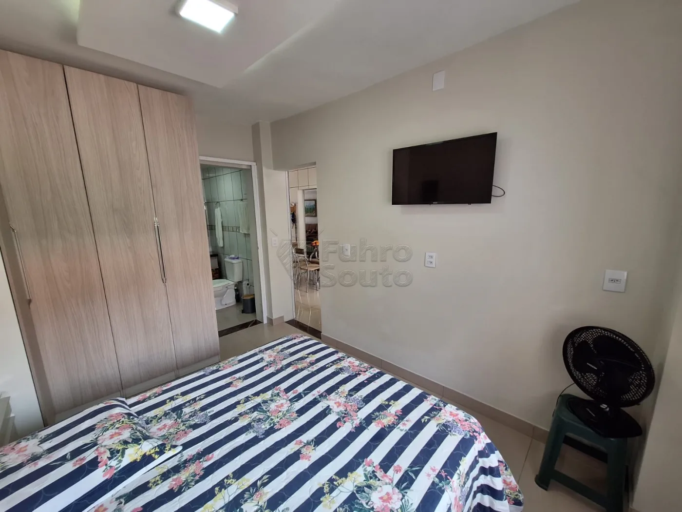 Comprar Casa / Padr&atilde;o em Pelotas R$ 540.000,00 - Foto 8