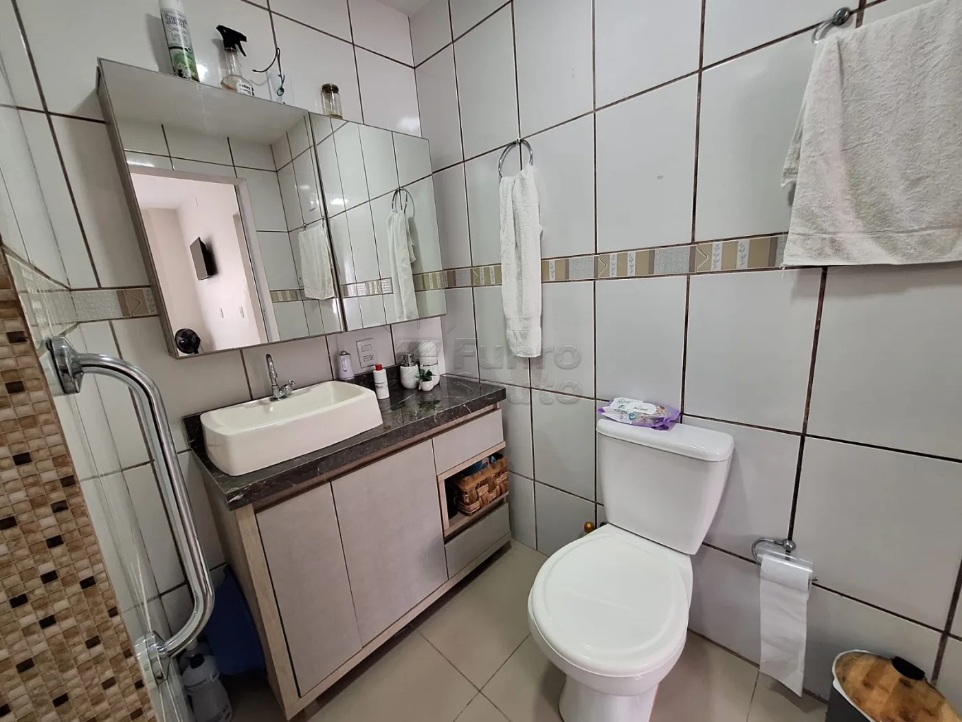 Comprar Casa / Padr&atilde;o em Pelotas R$ 540.000,00 - Foto 12