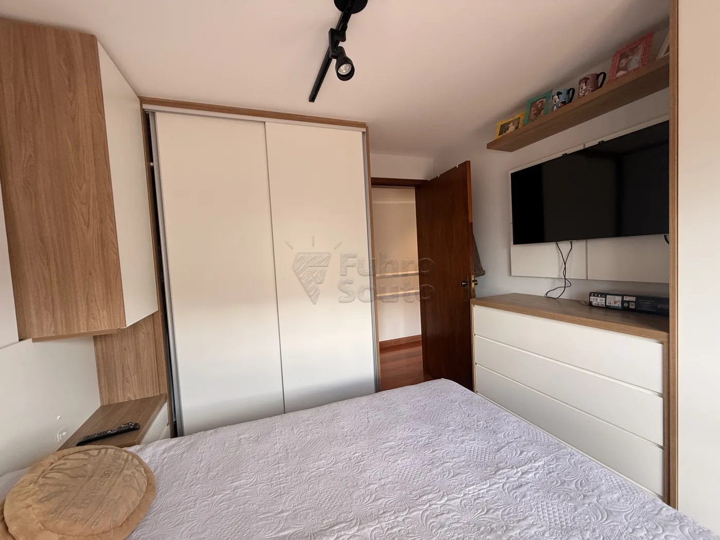 Comprar Apartamento / Padr&atilde;o em Pelotas R$ 850.000,00 - Foto 10