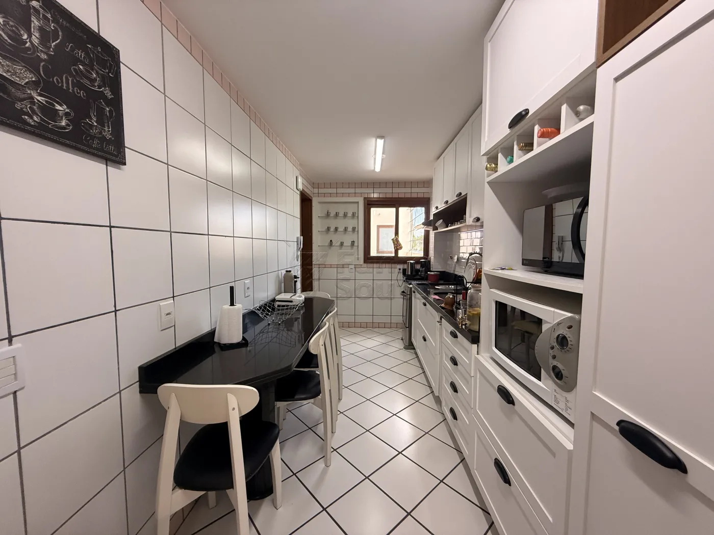 Comprar Apartamento / Padr&atilde;o em Pelotas R$ 850.000,00 - Foto 4