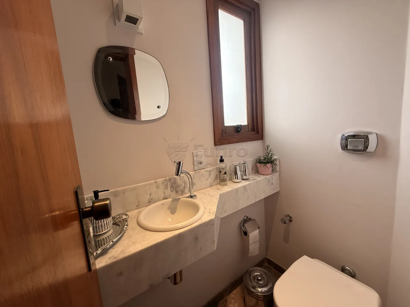 Comprar Apartamento / Padr&atilde;o em Pelotas R$ 850.000,00 - Foto 16