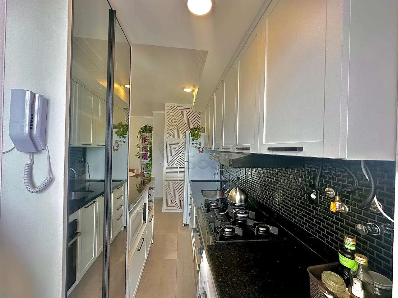 Comprar Apartamento / Padr&atilde;o em Pelotas R$ 460.000,00 - Foto 5