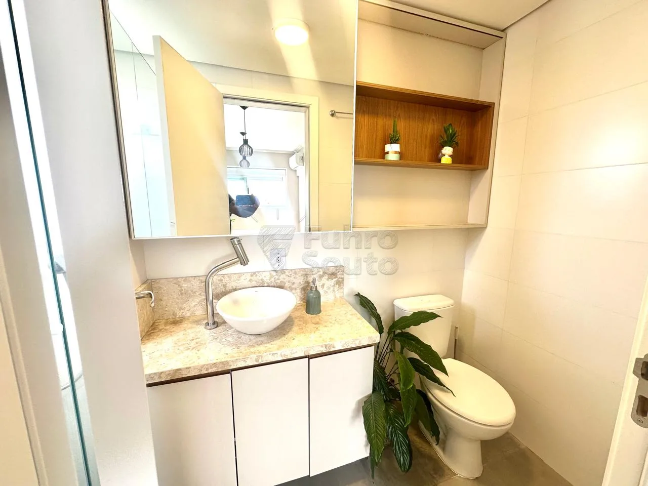 Comprar Apartamento / Padr&atilde;o em Pelotas R$ 460.000,00 - Foto 9
