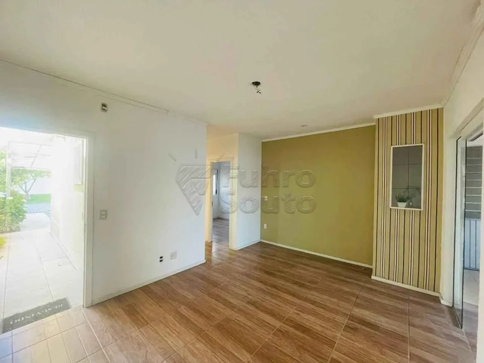 Comprar Casa / Condom&iacute;nio em Pelotas R$ 360.000,00 - Foto 2