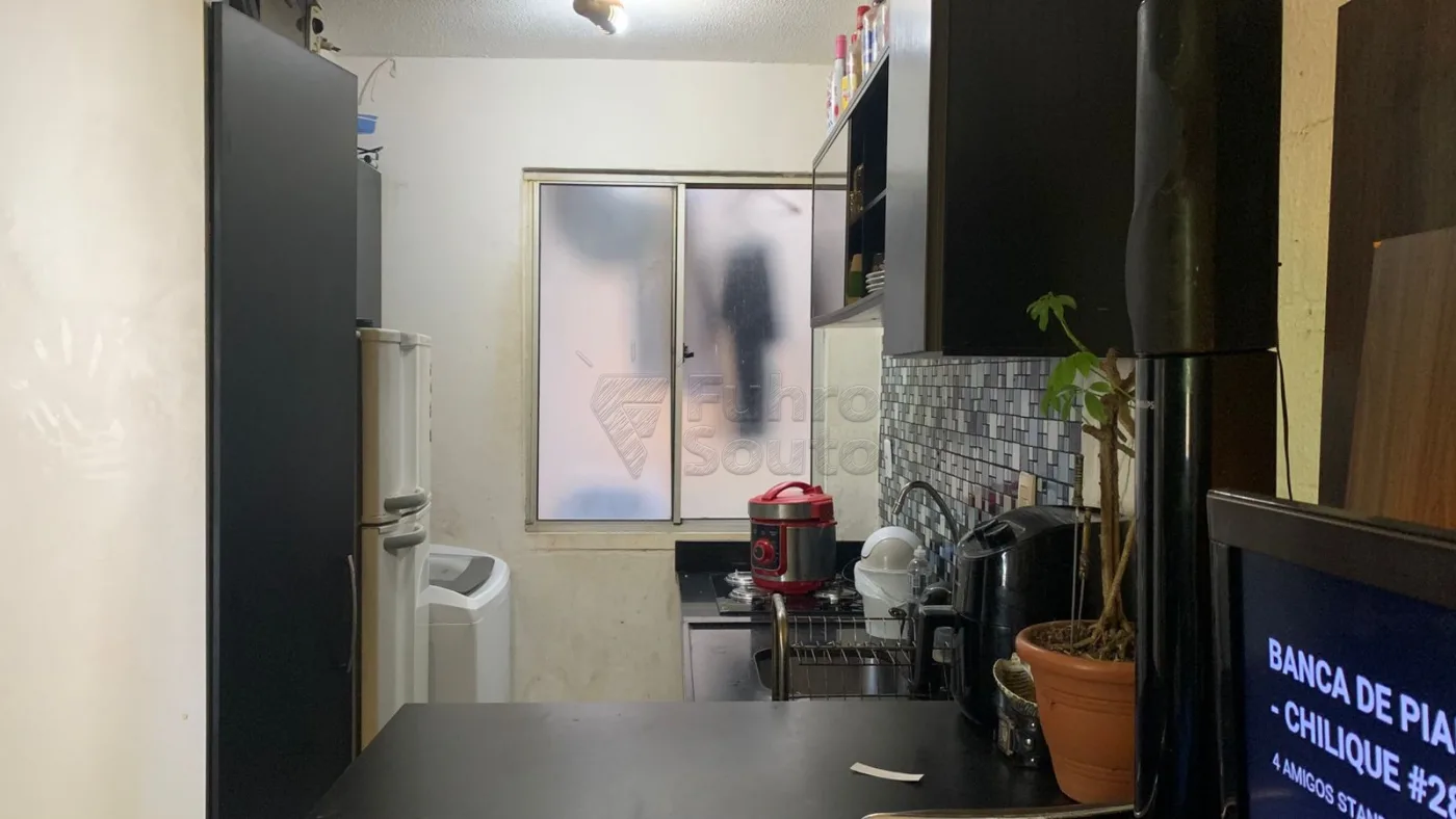 Comprar Apartamento / Padr&atilde;o em Pelotas R$ 120.000,00 - Foto 1