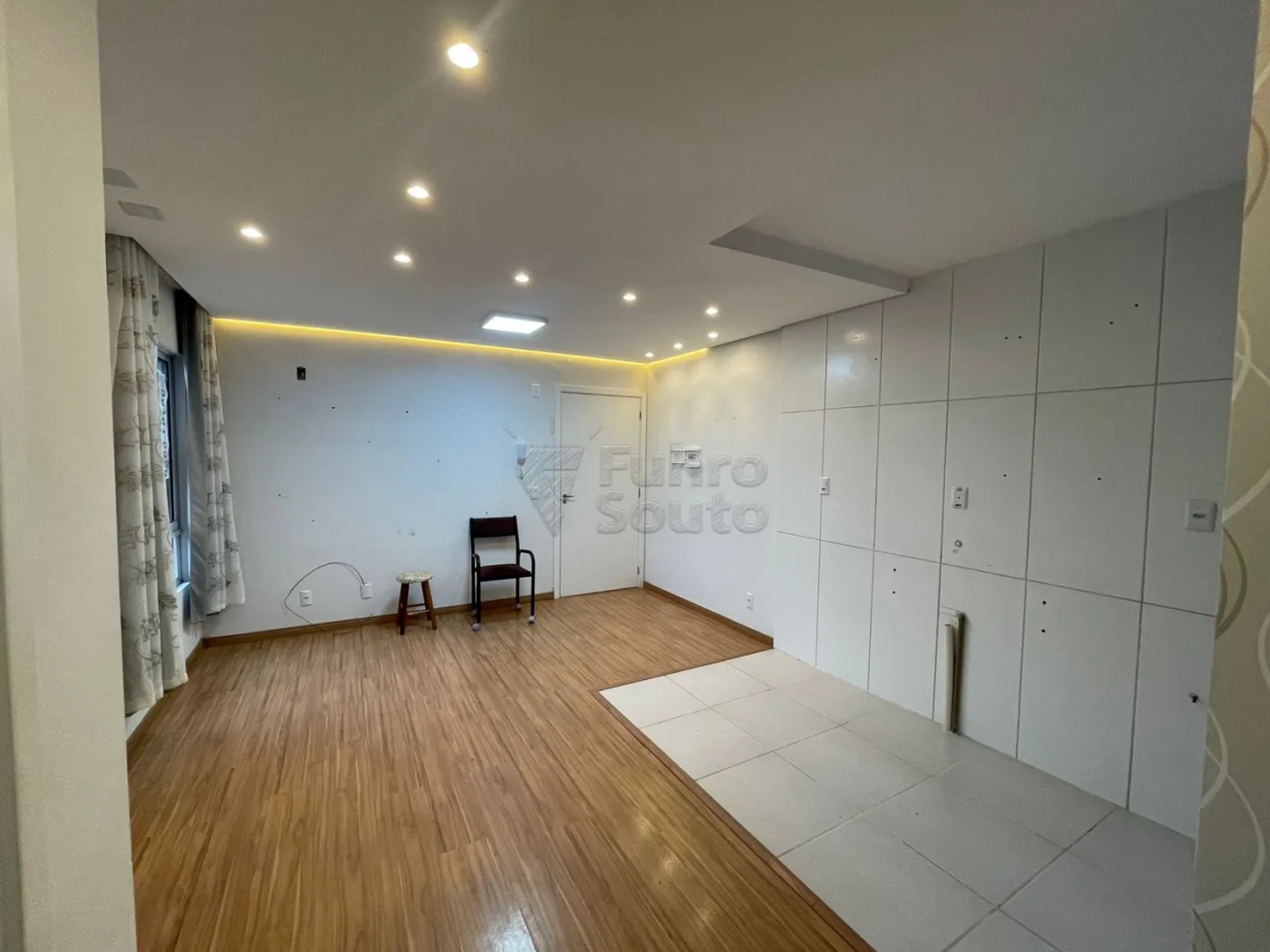 Comprar Apartamento / Padr&atilde;o em Pelotas R$ 165.000,00 - Foto 1