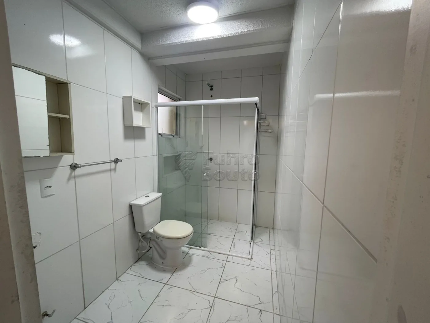 Comprar Apartamento / Padr&atilde;o em Pelotas R$ 165.000,00 - Foto 4