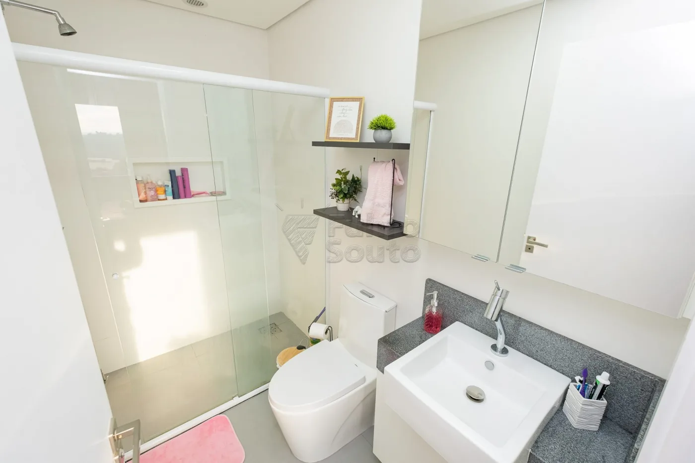 Comprar Apartamento / Padr&atilde;o em Pelotas R$ 540.000,00 - Foto 13