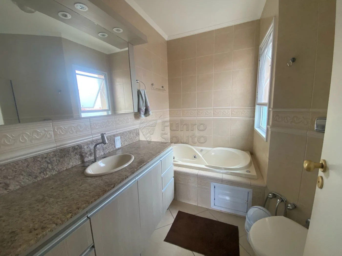 Comprar Casa / Padr&atilde;o em Pelotas R$ 1.250.000,00 - Foto 13