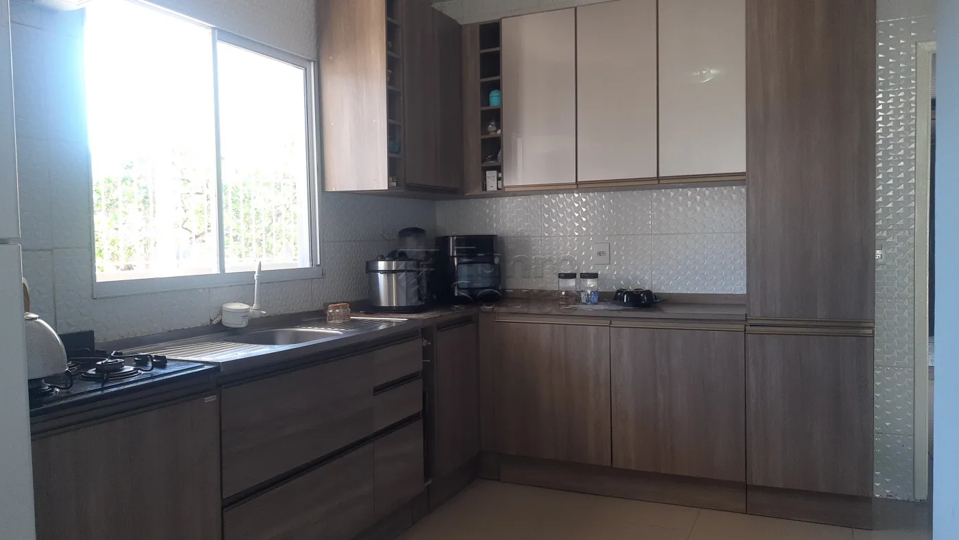 Comprar Casa / Padr&atilde;o em Pelotas R$ 425.000,00 - Foto 5