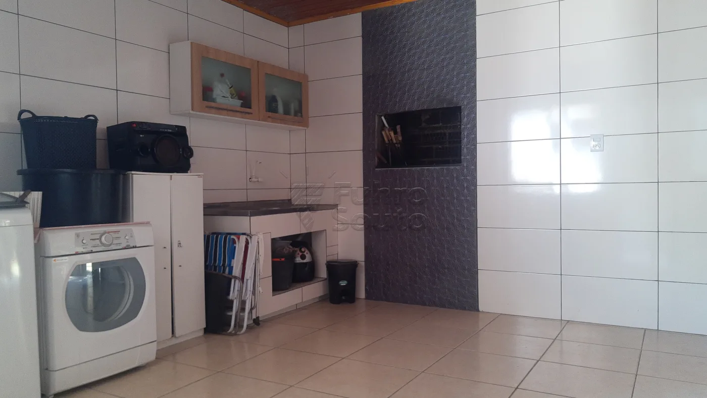 Comprar Casa / Padr&atilde;o em Pelotas R$ 425.000,00 - Foto 9