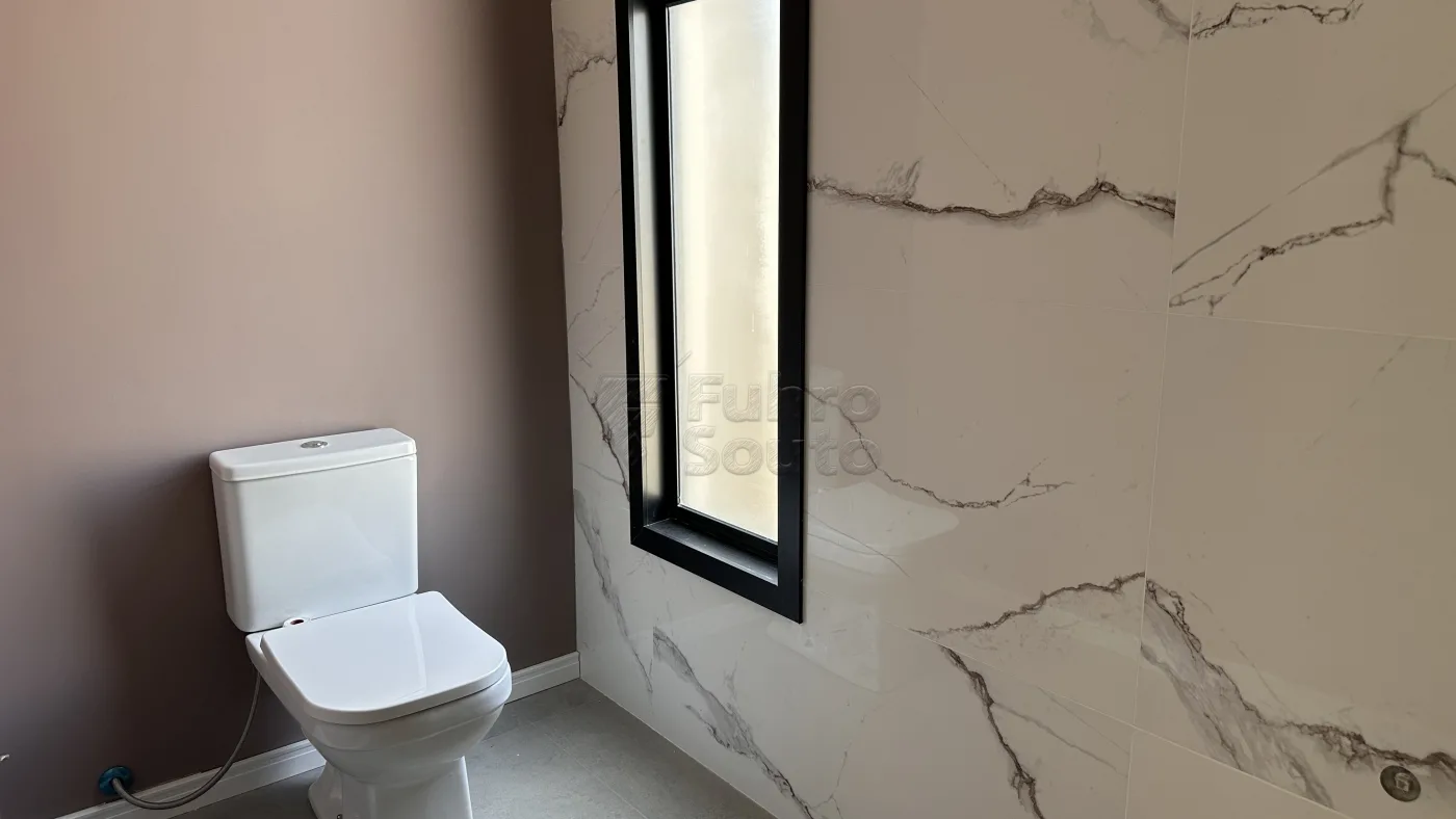 Comprar Casa / Padr&atilde;o em Pelotas R$ 710.000,00 - Foto 9