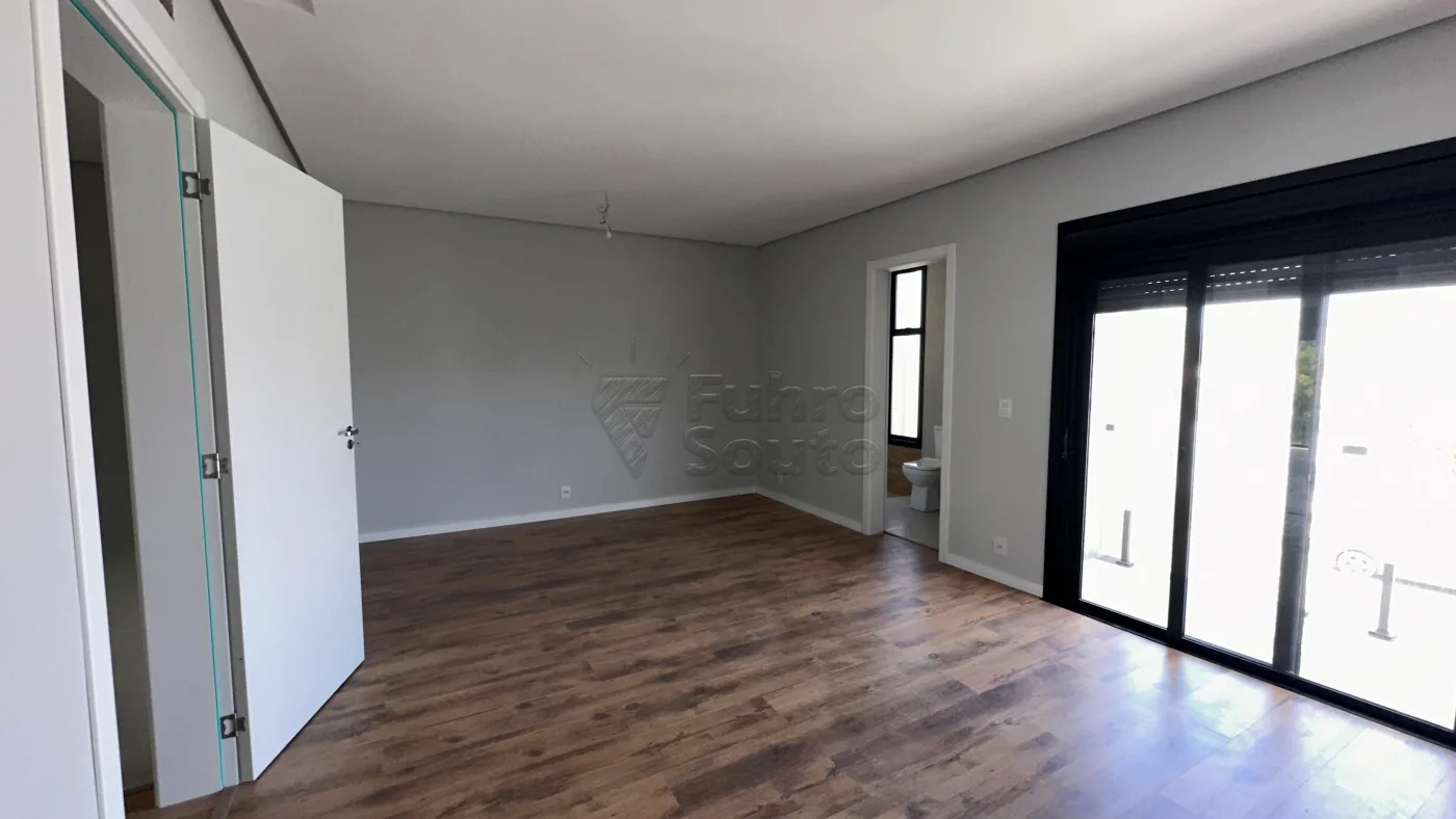 Comprar Casa / Padr&atilde;o em Pelotas R$ 710.000,00 - Foto 4