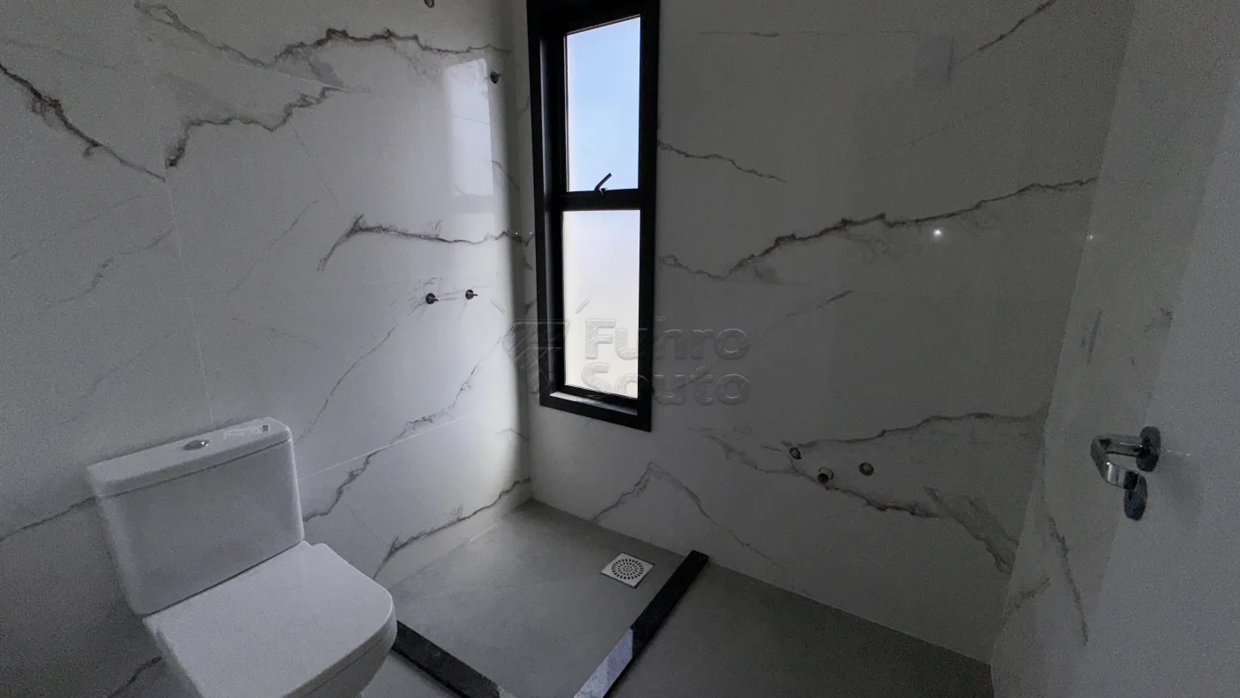 Comprar Casa / Padr&atilde;o em Pelotas R$ 710.000,00 - Foto 10