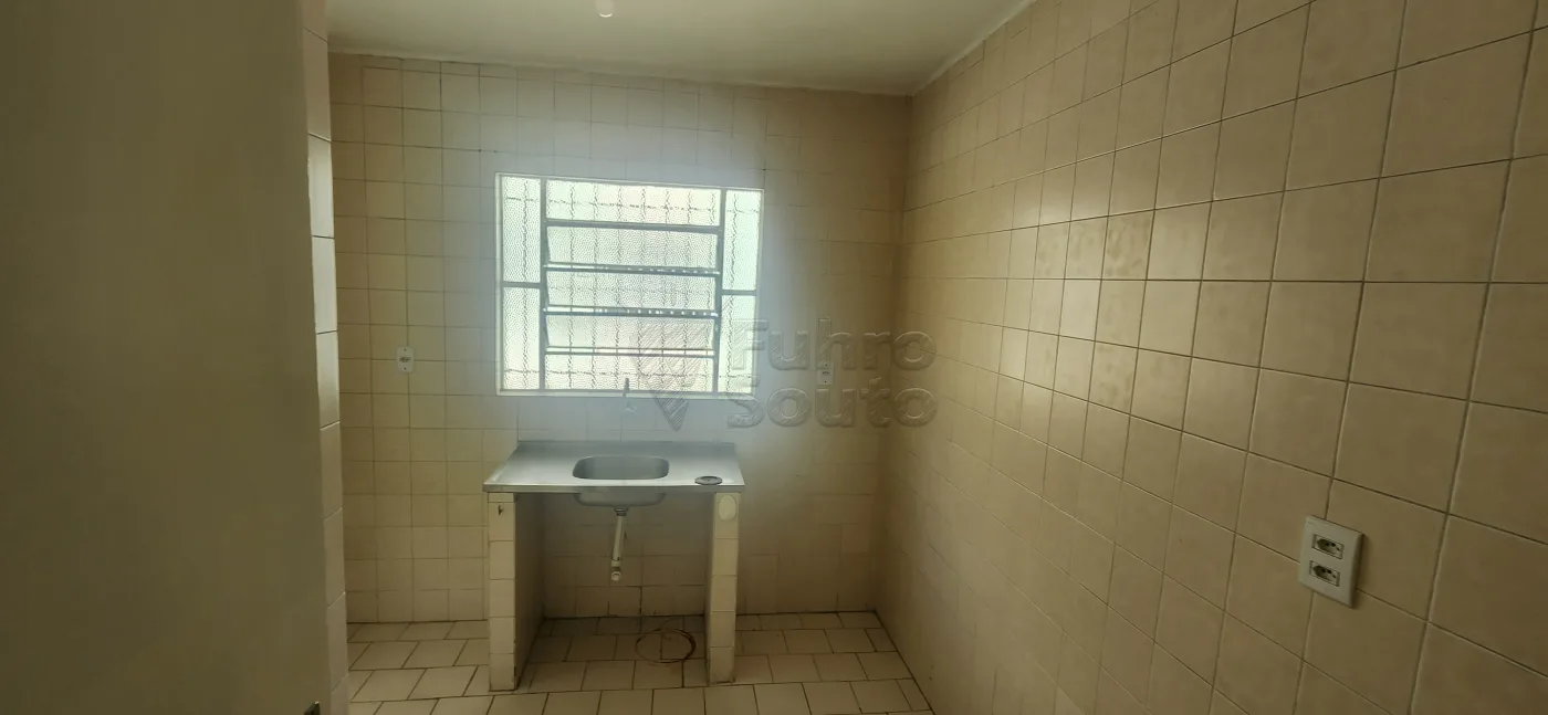 Comprar Apartamento / Padr&atilde;o em Pelotas R$ 212.000,00 - Foto 3