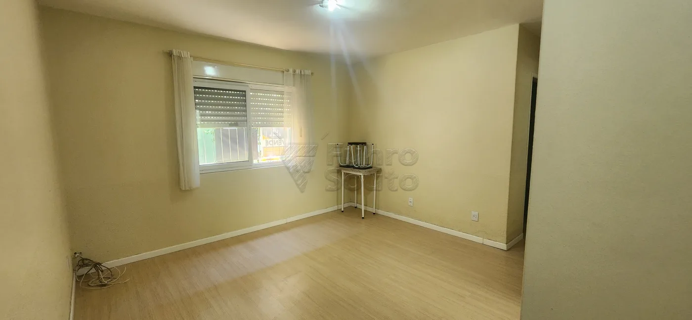 Comprar Apartamento / Padr&atilde;o em Pelotas R$ 212.000,00 - Foto 1