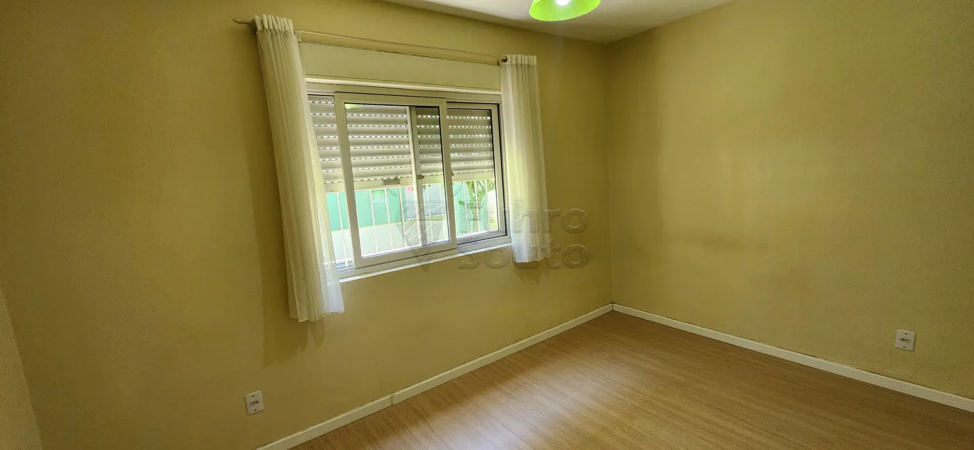 Comprar Apartamento / Padr&atilde;o em Pelotas R$ 212.000,00 - Foto 4