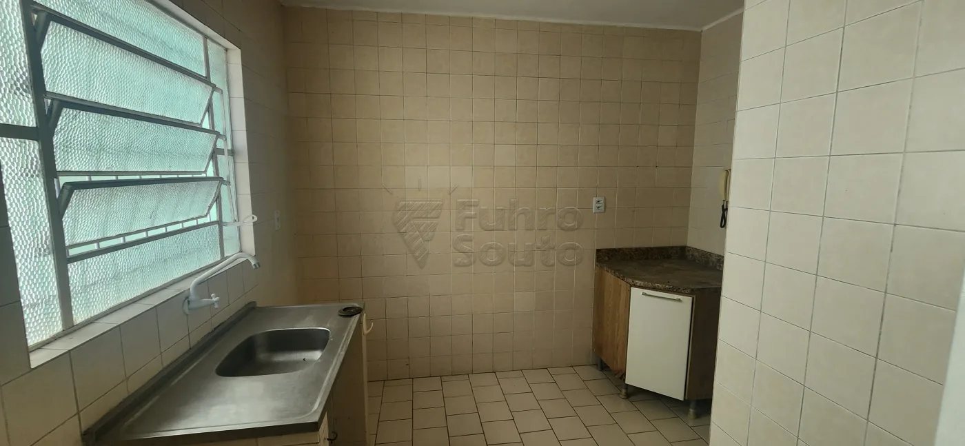 Comprar Apartamento / Padr&atilde;o em Pelotas R$ 212.000,00 - Foto 2