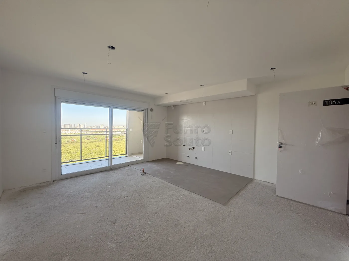 Comprar Apartamento / Padr&atilde;o em Pelotas R$ 560.000,00 - Foto 2