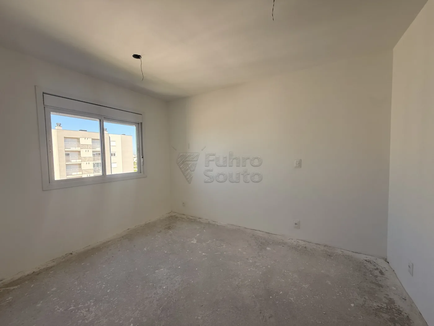 Comprar Apartamento / Padr&atilde;o em Pelotas R$ 560.000,00 - Foto 2