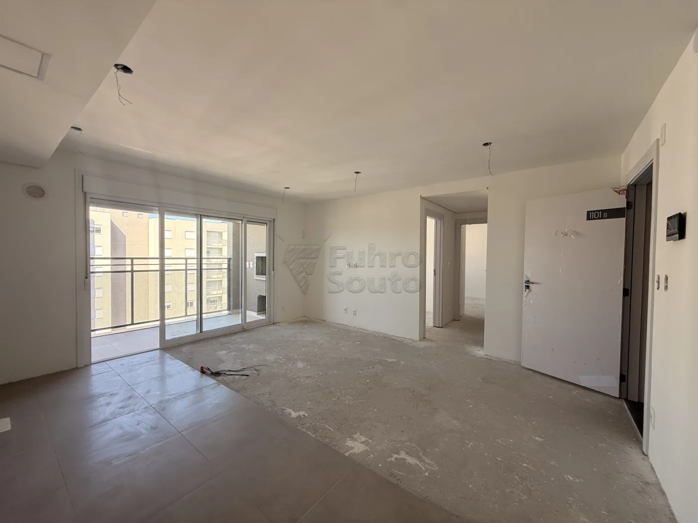 Comprar Apartamento / Padr&atilde;o em Pelotas R$ 450.000,00 - Foto 2