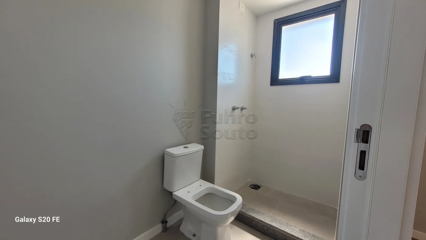 Comprar Apartamento / Padr&atilde;o em Pelotas R$ 590.000,00 - Foto 6