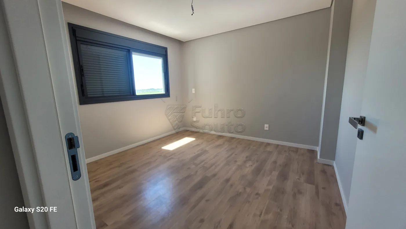 Comprar Apartamento / Padr&atilde;o em Pelotas R$ 590.000,00 - Foto 4