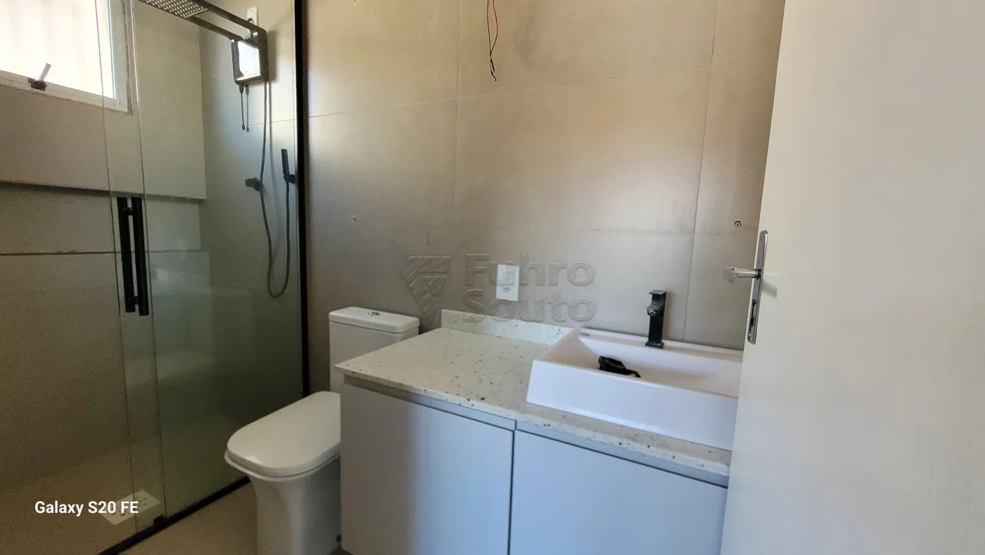 Comprar Casa / Padr&atilde;o em Pelotas R$ 395.000,00 - Foto 8
