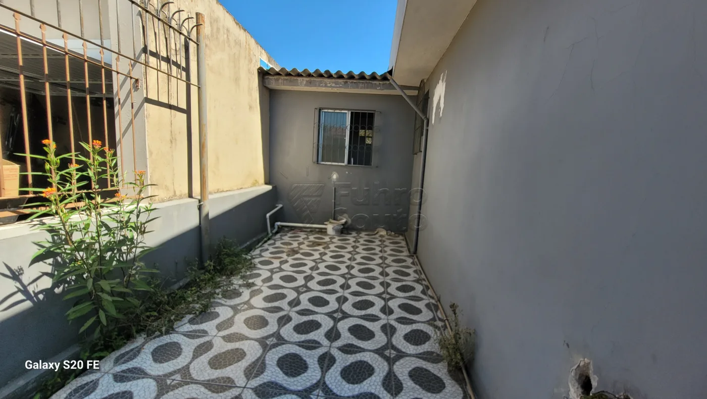 Comprar Casa / Padr&atilde;o em Pelotas R$ 395.000,00 - Foto 9