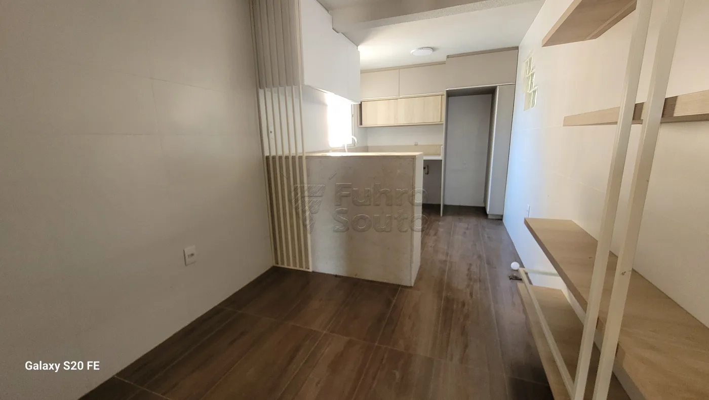 Comprar Casa / Padr&atilde;o em Pelotas R$ 395.000,00 - Foto 4