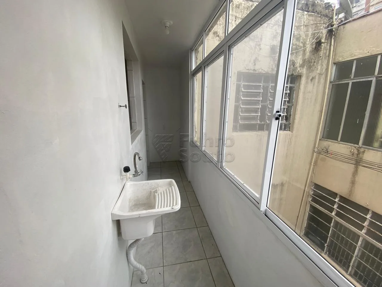 Comprar Apartamento / Padr&atilde;o em Pelotas R$ 250.000,00 - Foto 11