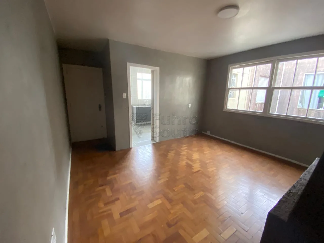 Comprar Apartamento / Padr&atilde;o em Pelotas R$ 250.000,00 - Foto 2