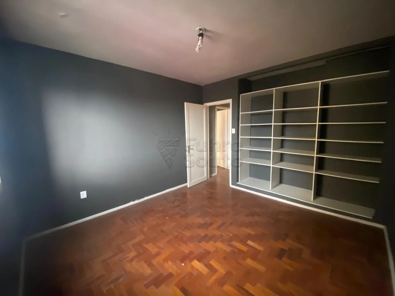 Comprar Apartamento / Padr&atilde;o em Pelotas R$ 250.000,00 - Foto 9