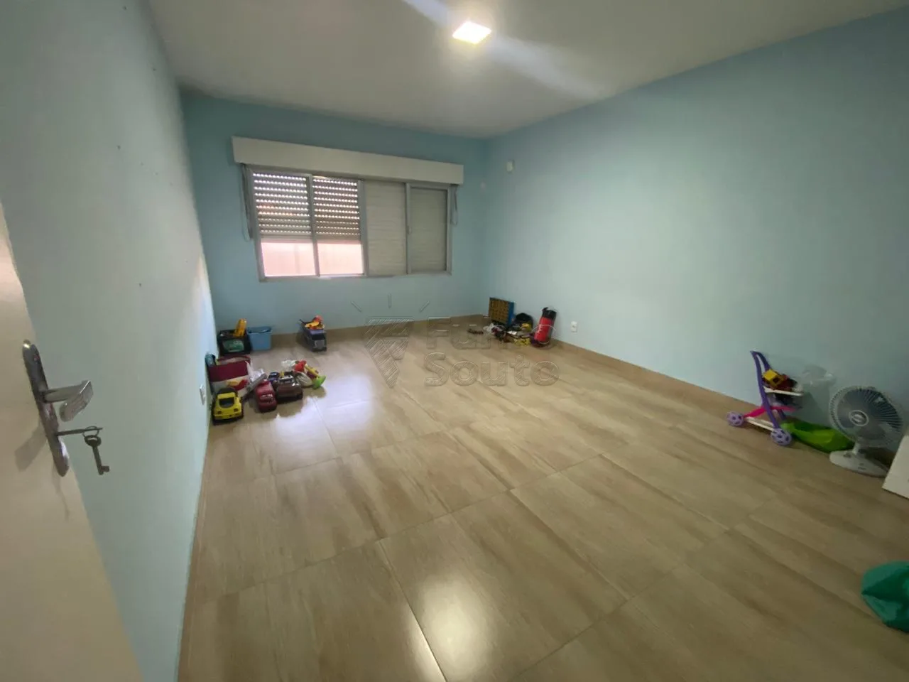 Comprar Casa / Padr&atilde;o em Pelotas R$ 851.200,00 - Foto 6