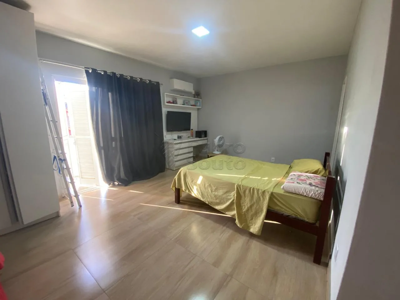 Comprar Casa / Padr&atilde;o em Pelotas R$ 851.200,00 - Foto 9