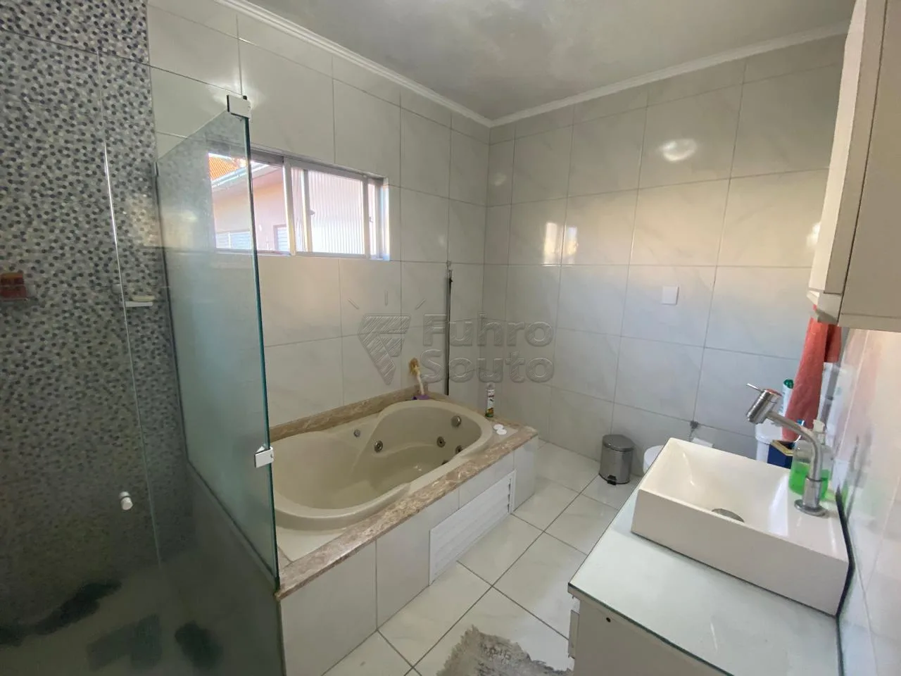Comprar Casa / Padr&atilde;o em Pelotas R$ 851.200,00 - Foto 11