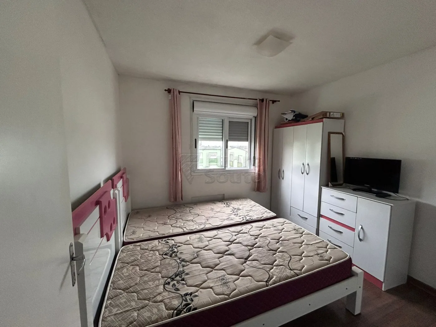 Comprar Apartamento / Padr&atilde;o em Pelotas R$ 170.000,00 - Foto 5