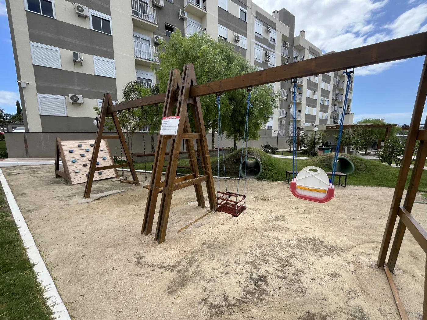 Comprar Apartamento / Padr&atilde;o em Pelotas R$ 249.900,00 - Foto 16