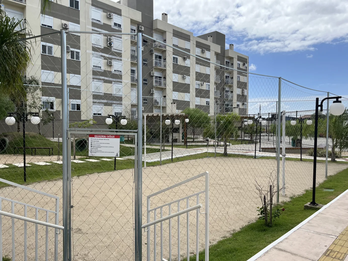 Comprar Apartamento / Padr&atilde;o em Pelotas R$ 249.900,00 - Foto 17