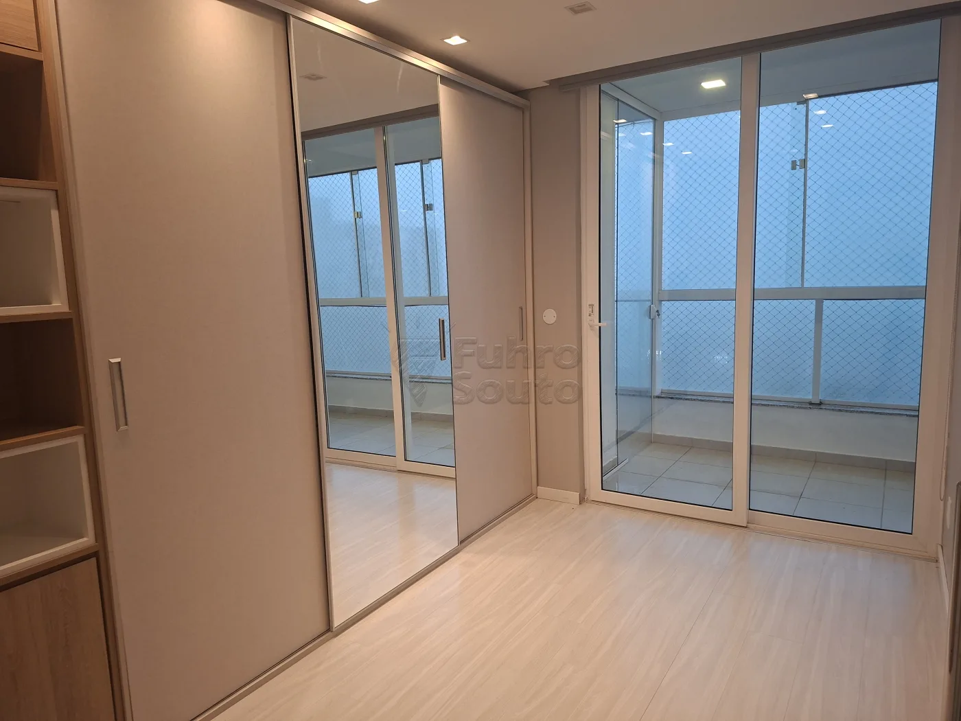 Comprar Apartamento / Padr&atilde;o em Pelotas R$ 958.000,00 - Foto 5