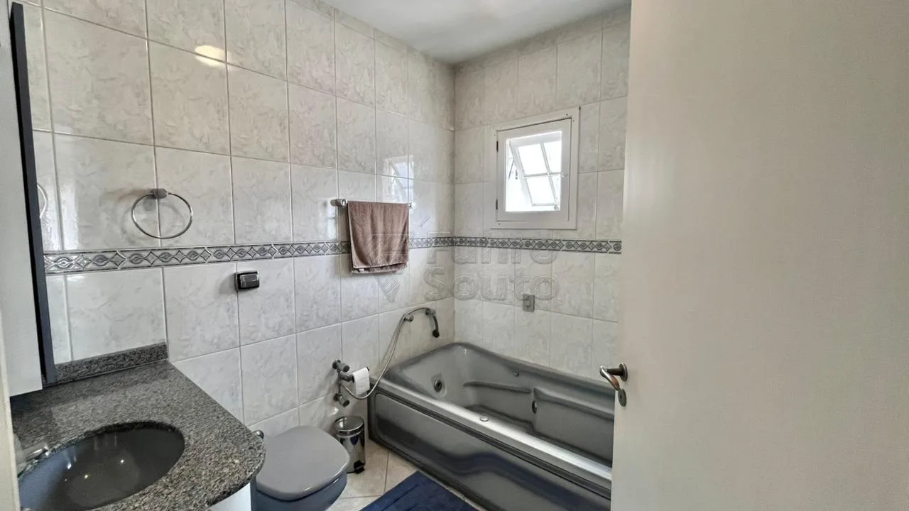 Comprar Casa / Padr&atilde;o em Pelotas R$ 1.000.000,00 - Foto 14